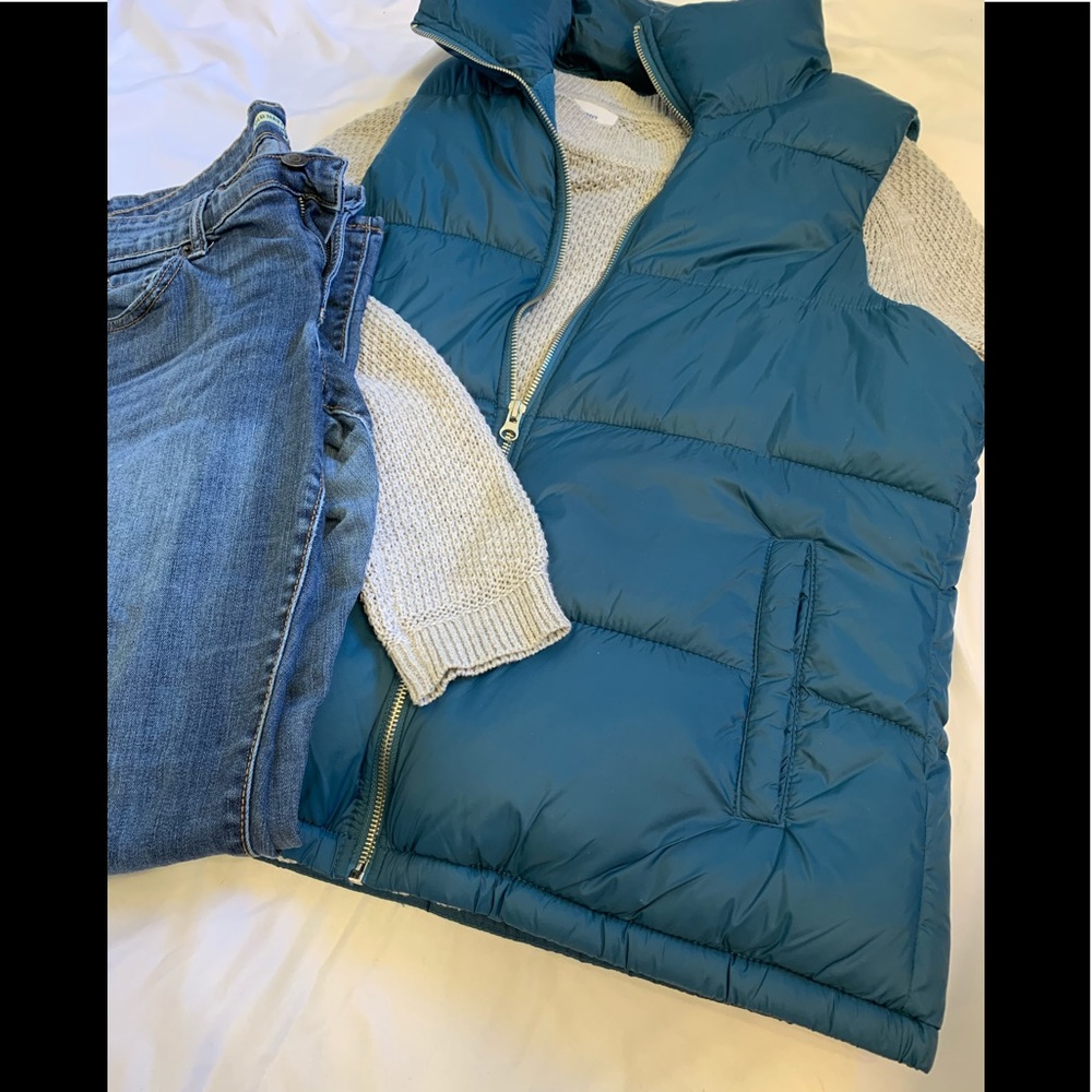 Old Navy Teal Puffer vest, worn once!